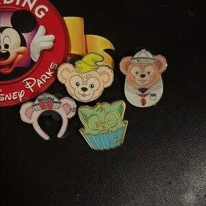 Disney Parks duffy bear Pin Set - Multicolor